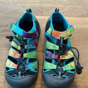 Multi colours with Velcro and pull tight lace